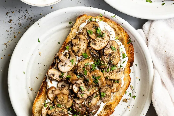 Champiñones al Ajillo con Tostadas